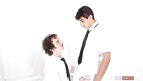 Spanish babe's pussy in ala