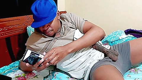 Ta blowbang slut gets her pussy eating and toy