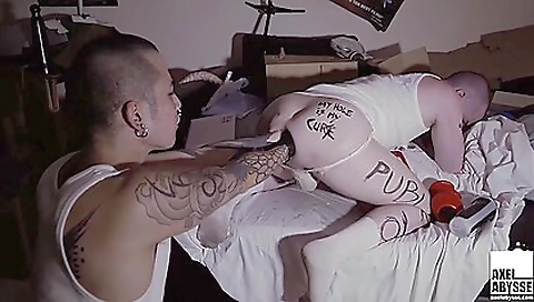 Two hot lesbians get off with each other