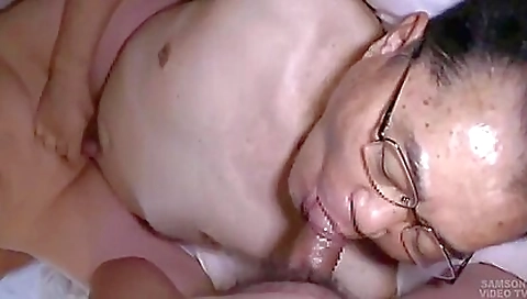 Sexy girlfriend gets her pussy drilled