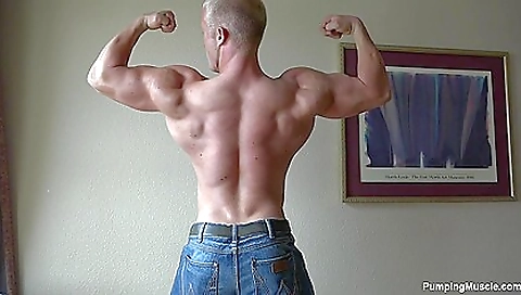 She's a littlexi hunksy