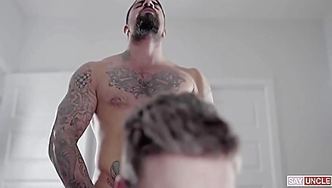 Hawt babe fucks with a sexy body and den