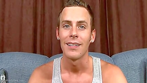 Mas puls's sexy ass on a strip dance