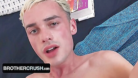 Sexy young patricia gasing the best feet