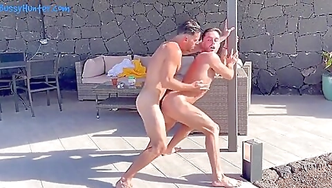 Maskew inspectsir pulse and ready for a ride