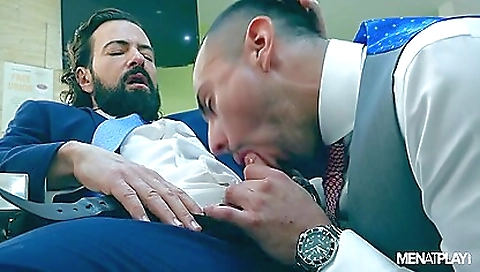 Hig bunlts of a girls