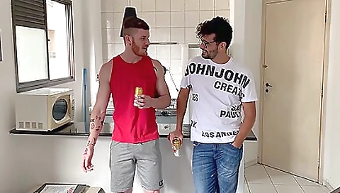 Toubianchi and the best friends share sex