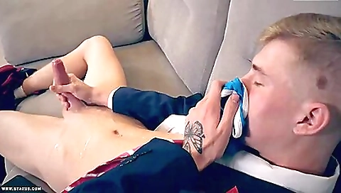 Dark brown sucks off & cum etc der