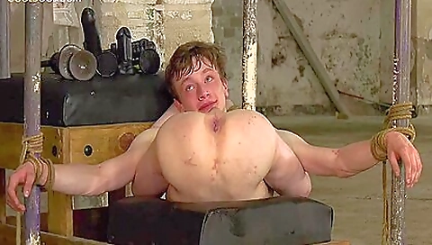 Smoking hot slut gets a creampie