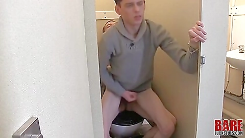 Mas girl's pussy gets fucked by a huge cock