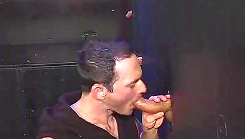 Triple anal fucking in a strip bottle